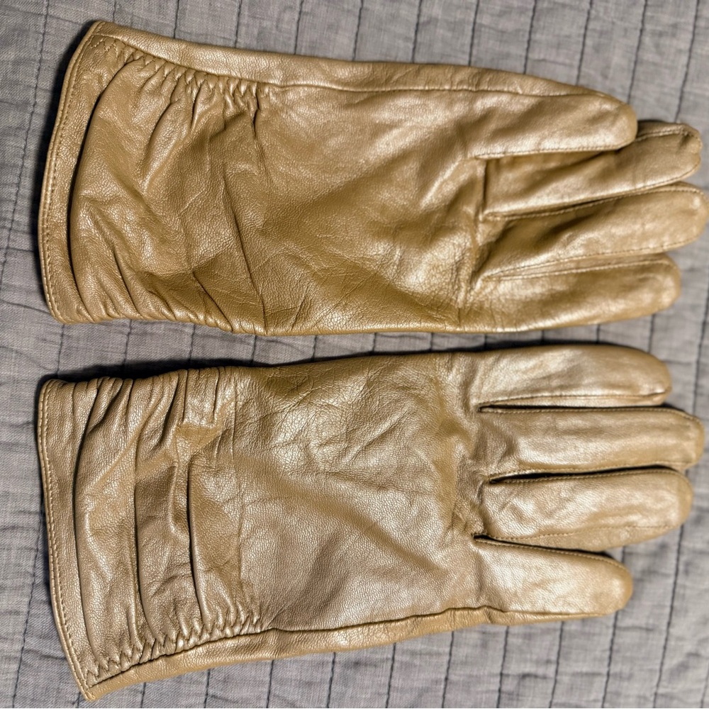 Woman's Champagne Leather Gloves
